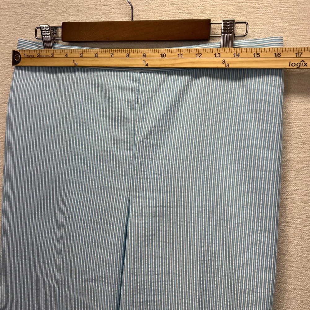 Alfred Dunner Striped Capri Pants Womens 12 Blue White Seersucker Pull On - Picture 3 of 9